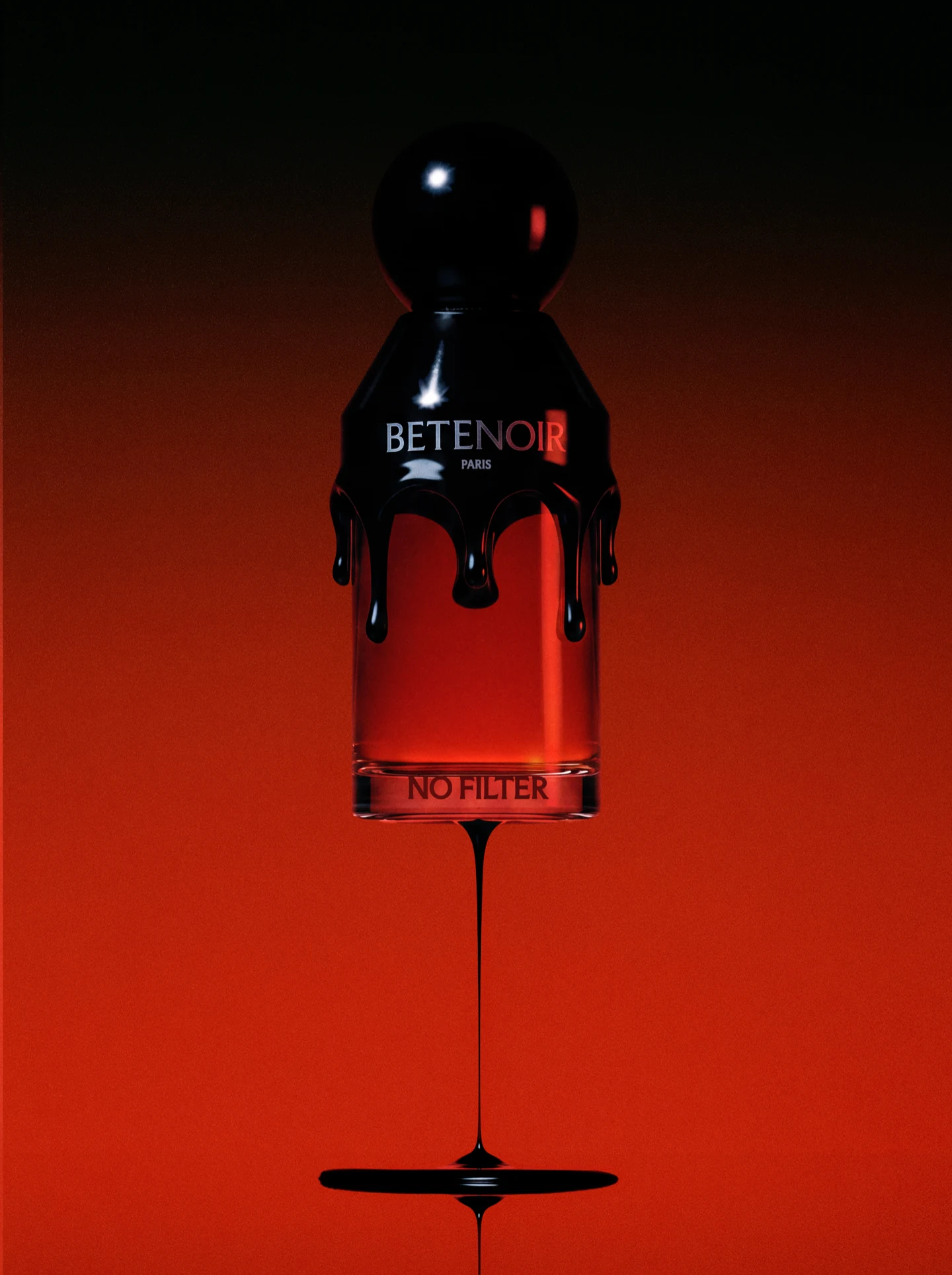 Le flacon BETENOIR NO FILTER et sa coulure de laque noire