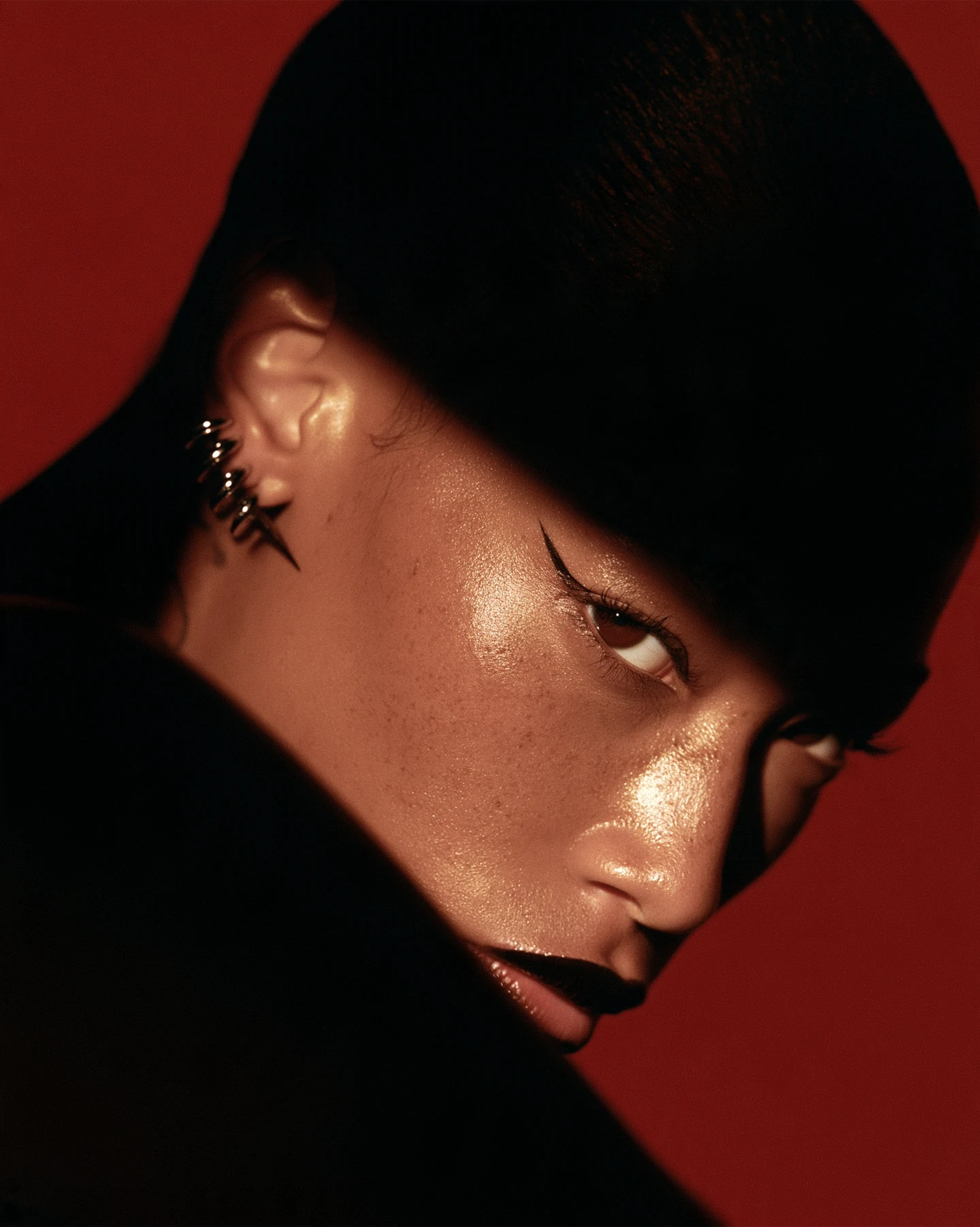 Portrait de campagne BETENOIR sur fond rouge